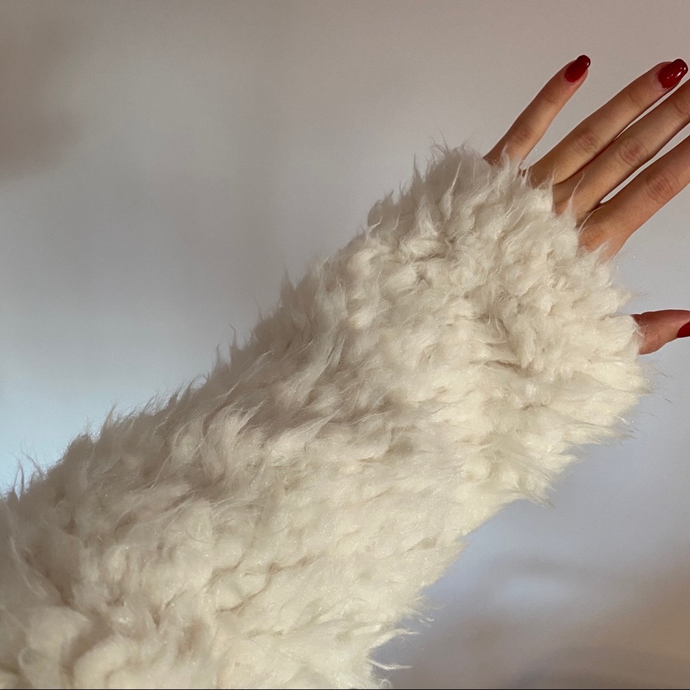 LAST ONE!! Ivory Shaggy Faux Fur Coat - Picture 5 of 7